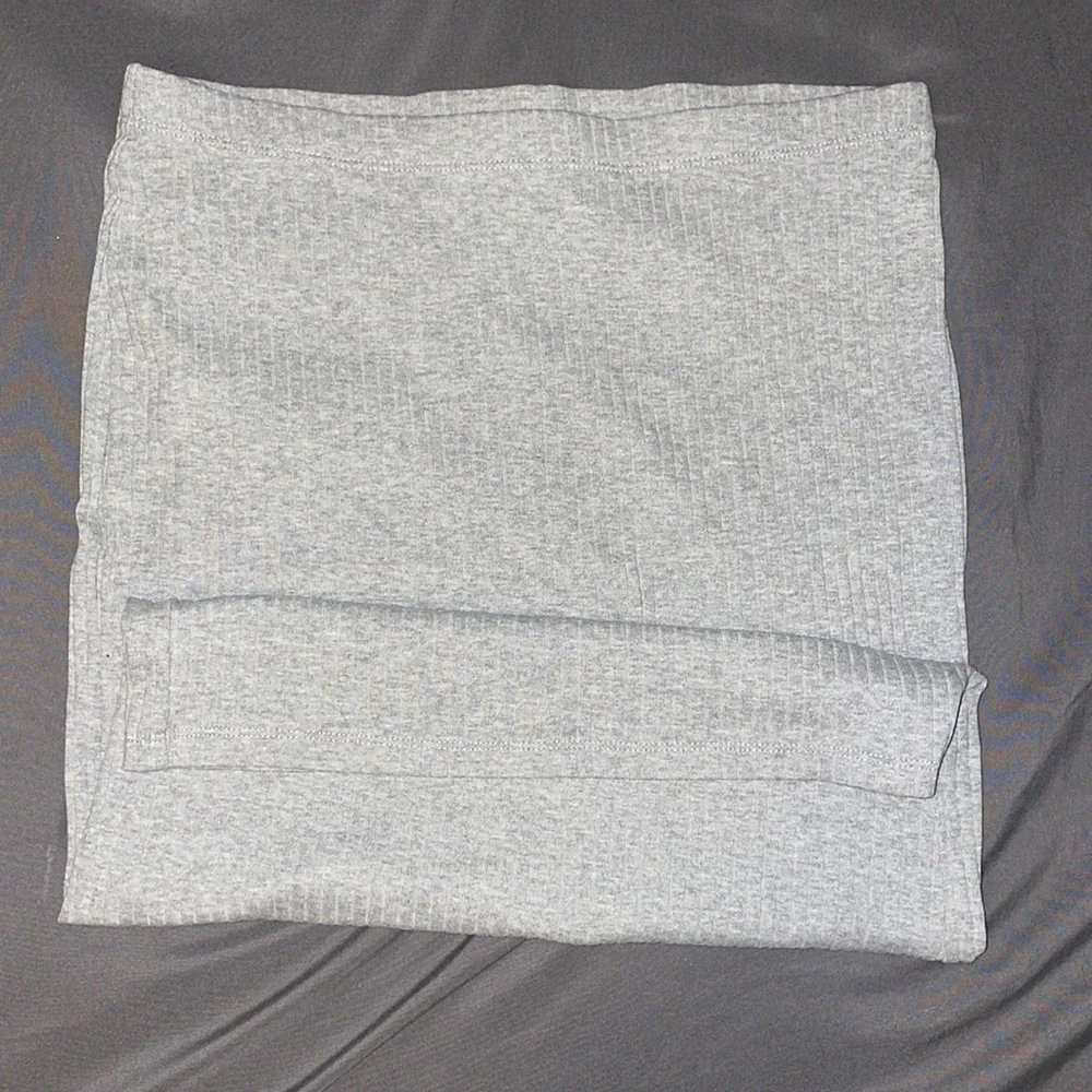 H&M basic gray skirt - Picture 2 of 4